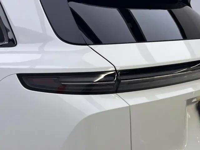 Li Auto L7 — Фото автомобиля 11