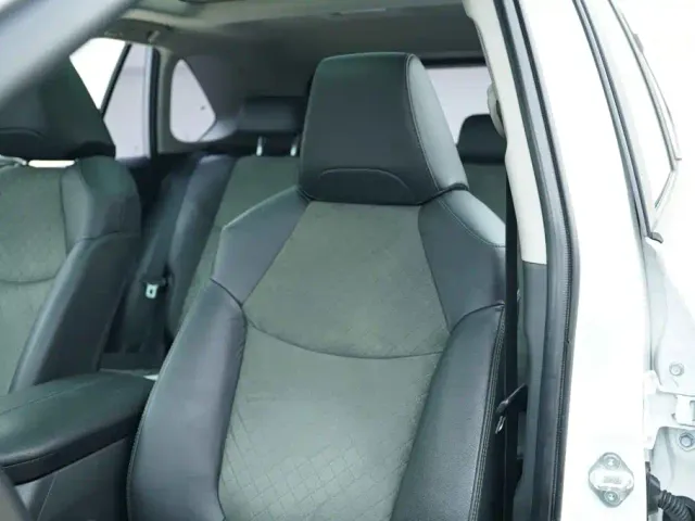 Toyota RAV4 — Фото автомобиля 11