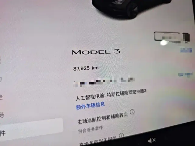 Tesla Model 3 — Фото автомобиля 11