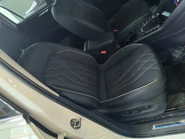Volkswagen Tiguan L PHEV — Фото автомобиля 24