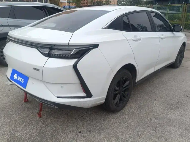 Dongfeng Yixuan — Фото автомобиля 3