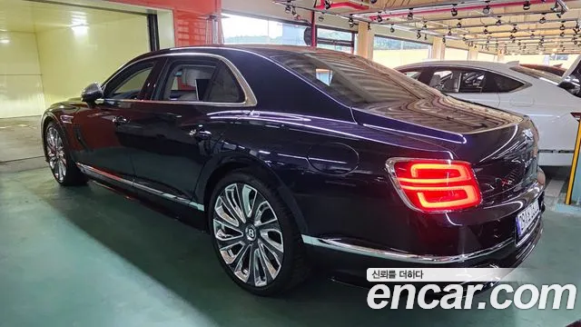 Bentley Flying Spur — Фото автомобиля 3
