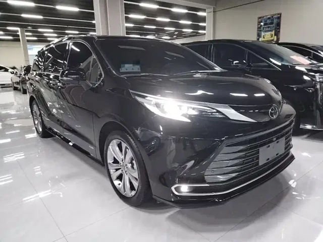 Toyota Sienna — Фото автомобиля 3