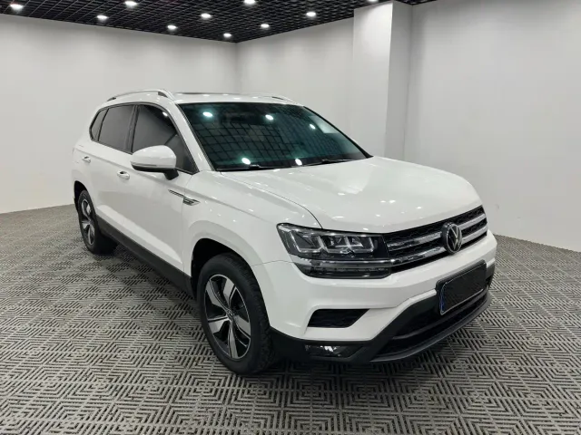 Фотография автомобиля — Volkswagen Tharu