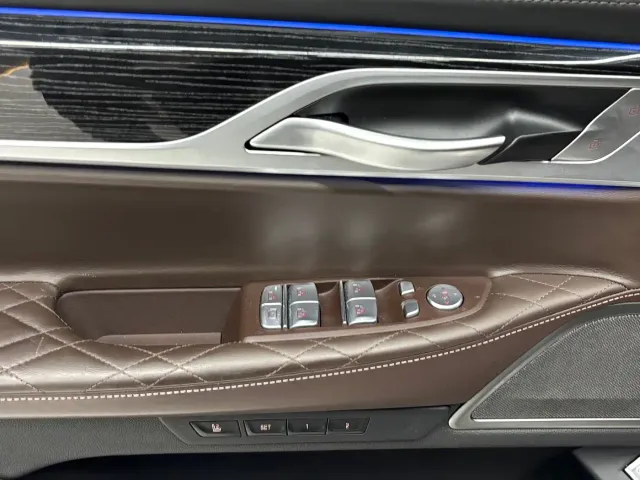 BMW 7 Series — Фото автомобиля 13