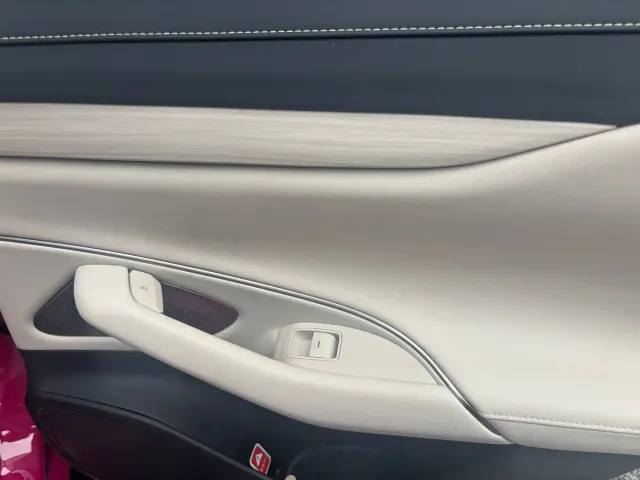Xiaomi SU7 — Фото автомобиля 13