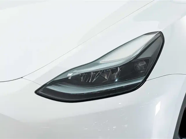 Tesla Model Y — Фото автомобиля 4