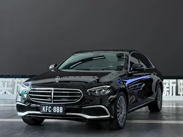Фотография автомобиля — Mercedes-Benz E-Class
