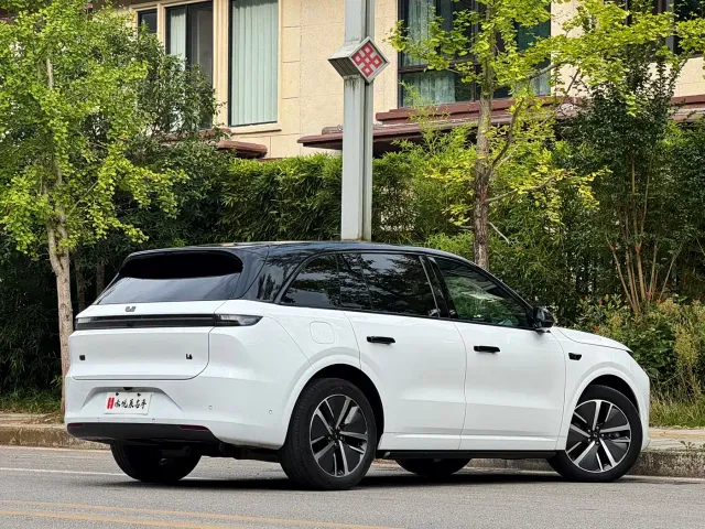 Li Auto L6 — Фото автомобиля 11