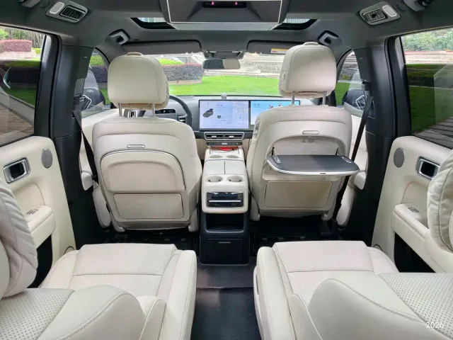 Li Auto L8 — Фото автомобиля 8