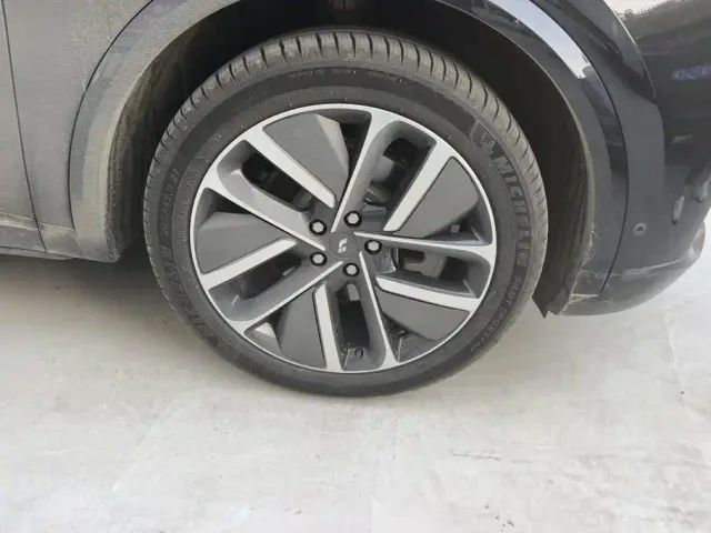 Li Auto L9 — Фото автомобиля 6