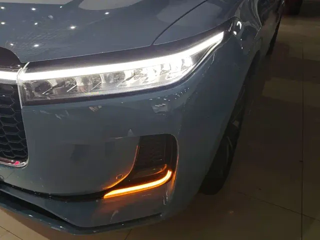 Li Auto ONE — Фото автомобиля 23