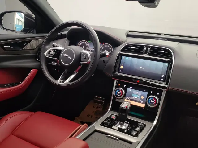 Jaguar XEL — Фото автомобиля 4