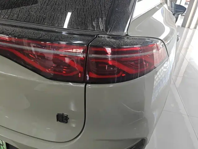 BYD Tang — Фото автомобиля 7