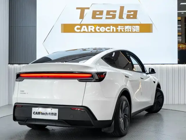 Tesla Model Y — Фото автомобиля 7