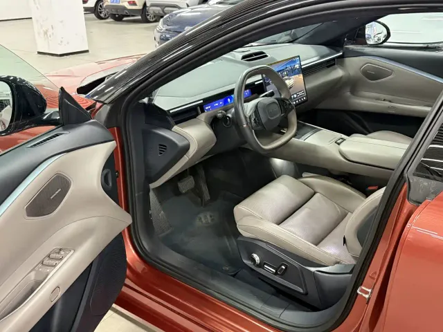 Lynk & Co Z10 — Фото автомобиля 4