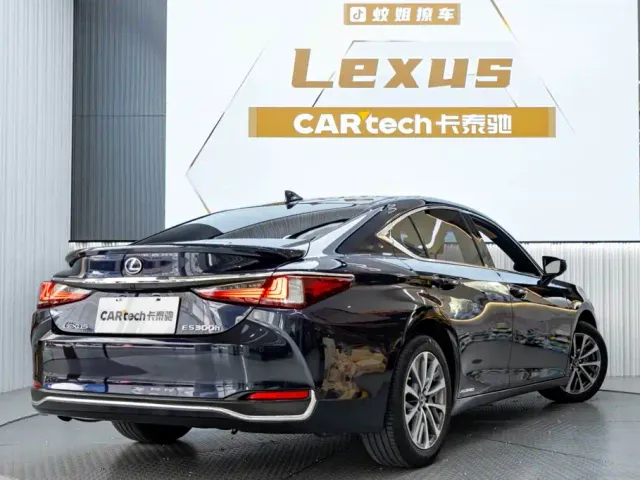 Lexus ES — Фото автомобиля 7