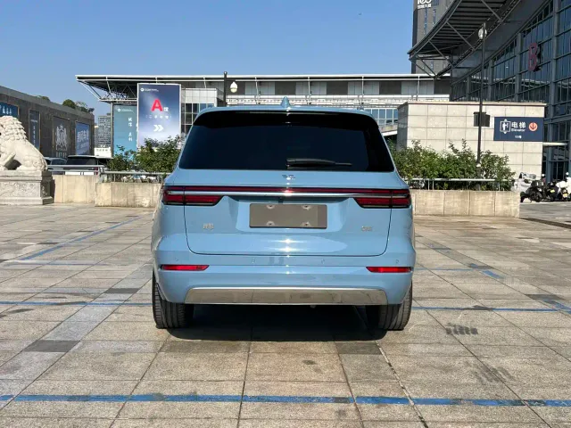 Li Auto ONE — Фото автомобиля 3