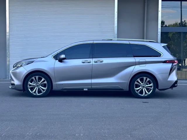 Toyota Sienna — Фото автомобиля 15