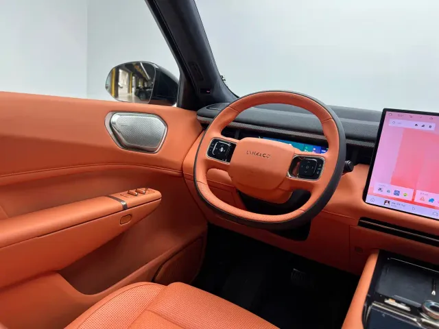 Lynk & Co 900 — Фото автомобиля 13