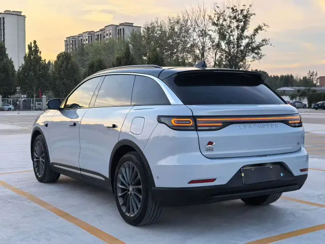 Leapmotor C11 — Фото автомобиля 7