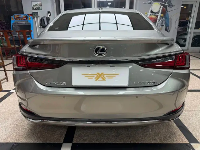 Lexus ES — Фото автомобиля 5