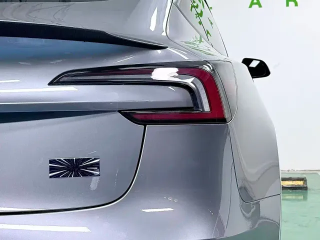 Tesla Model 3 — Фото автомобиля 18