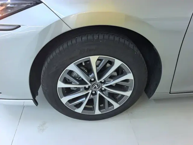Lexus ES — Фото автомобиля 22