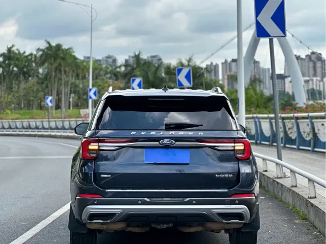 Ford Explorer — Фото автомобиля 6