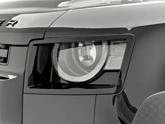Land Rover Defender — Фото автомобиля 25