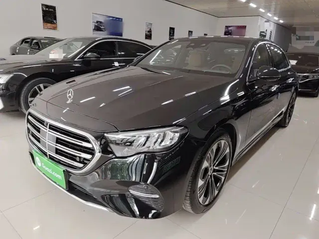 Фотография автомобиля — Mercedes-Benz E-Class