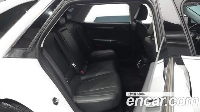 Hyundai Grandeur GN7 — Фото автомобиля 10