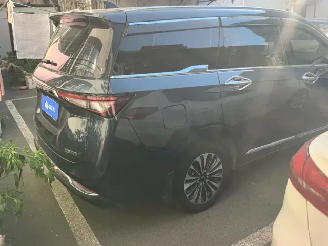 Wuling Jiachen — Фото автомобиля 3