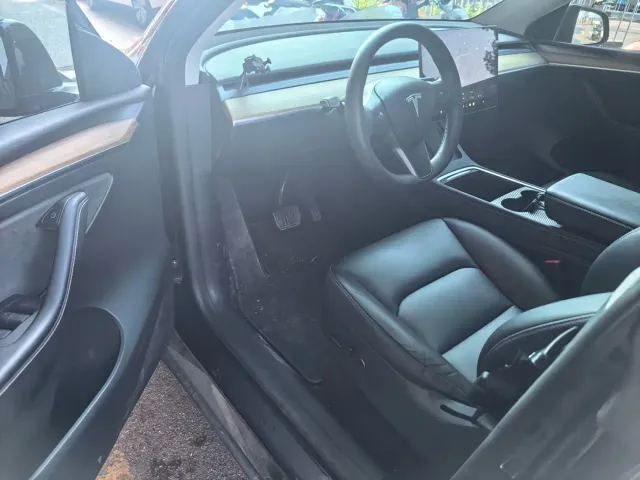 Tesla Model Y — Фото автомобиля 3