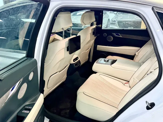Genesis Pure Electric G80 — Фото автомобиля 9