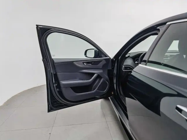 Jaguar XEL — Фото автомобиля 8