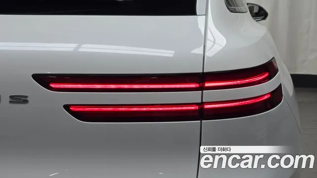 Genesis GV70 — Фото автомобиля 8