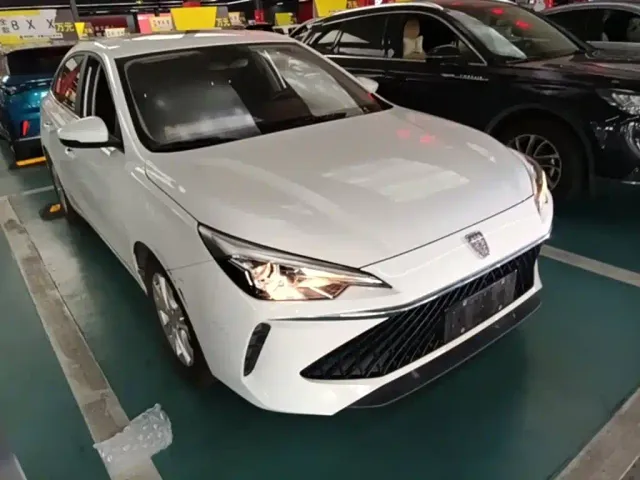 Roewe i5 — Фото автомобиля 3