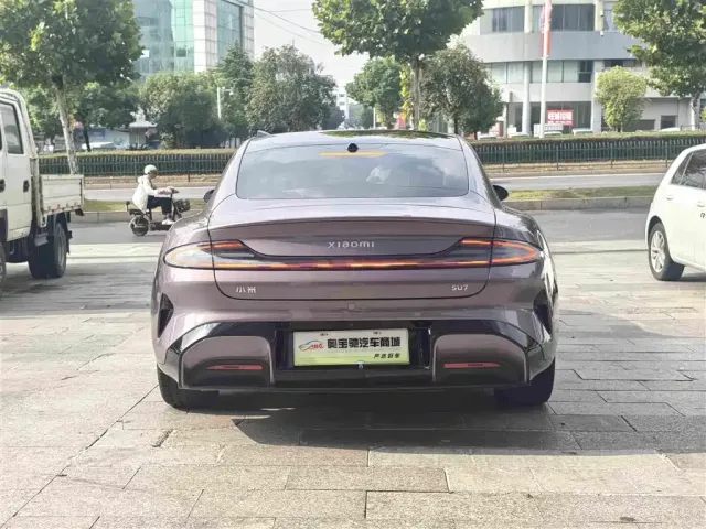 Xiaomi SU7 — Фото автомобиля 8