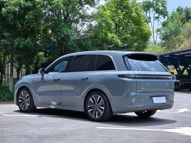 Li Auto L8 — Фото автомобиля 6