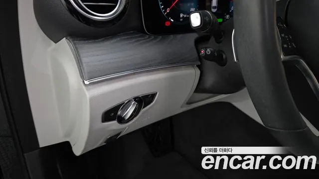 Mercedes-Benz E-Class — Фото автомобиля 29