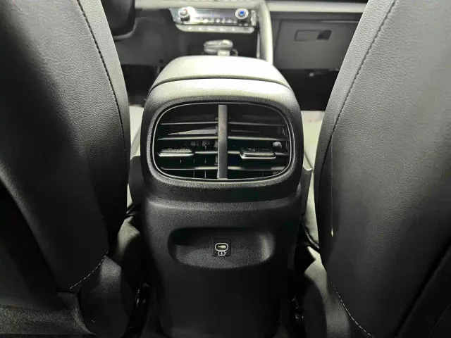 Hyundai Elantra — Фото автомобиля 12