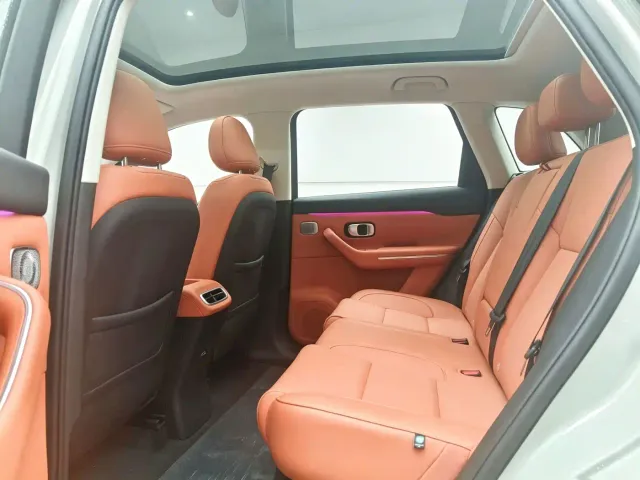 Leapmotor C10 — Фото автомобиля 6