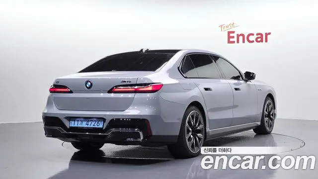 BMW i7 G70 — Фото автомобиля 2