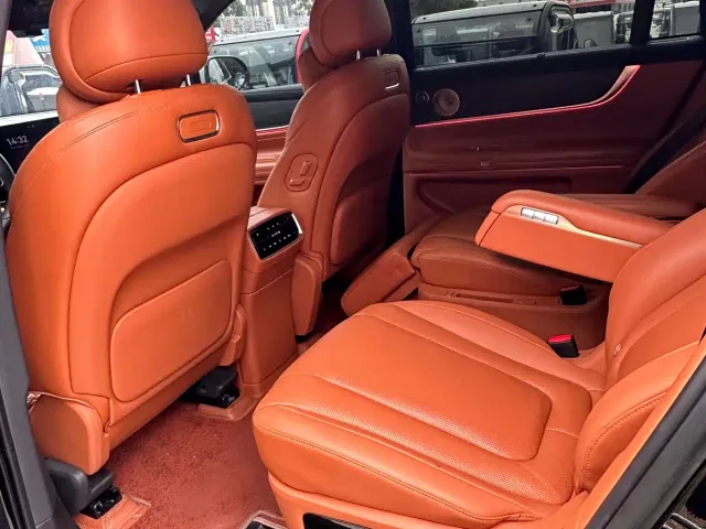 AITO Wenjie AITO M9 2024 Extended Range Ultra 42kWh 6-Seater — Фото автомобиля 8