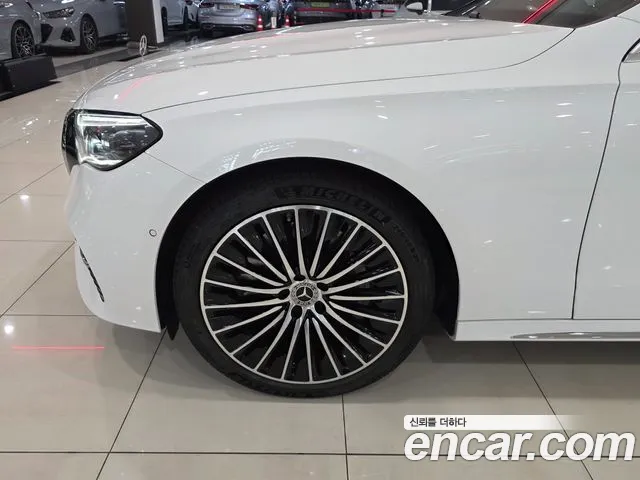 Mercedes-Benz E-Class — Фото автомобиля 5