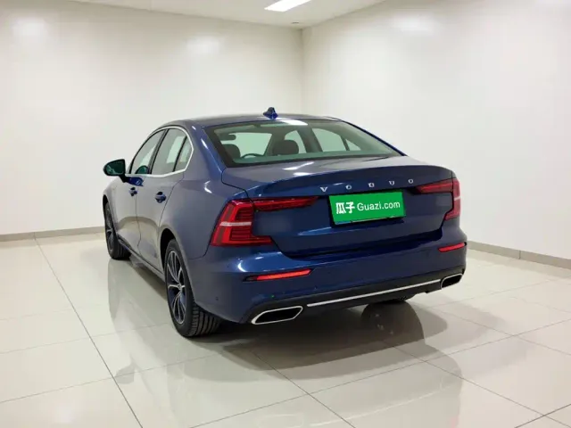 Volvo Volvo S60 2022 B4 Smart Comfort Luxury Edition — Фото автомобиля 4