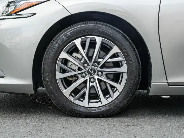 Lexus ES — Фото автомобиля 8