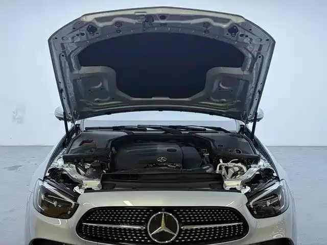 Mercedes-Benz E-Class — Фото автомобиля 14