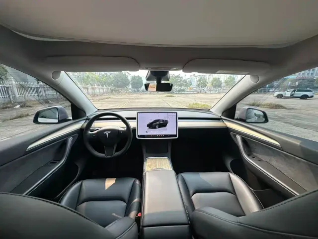 Tesla Model Y — Фото автомобиля 8